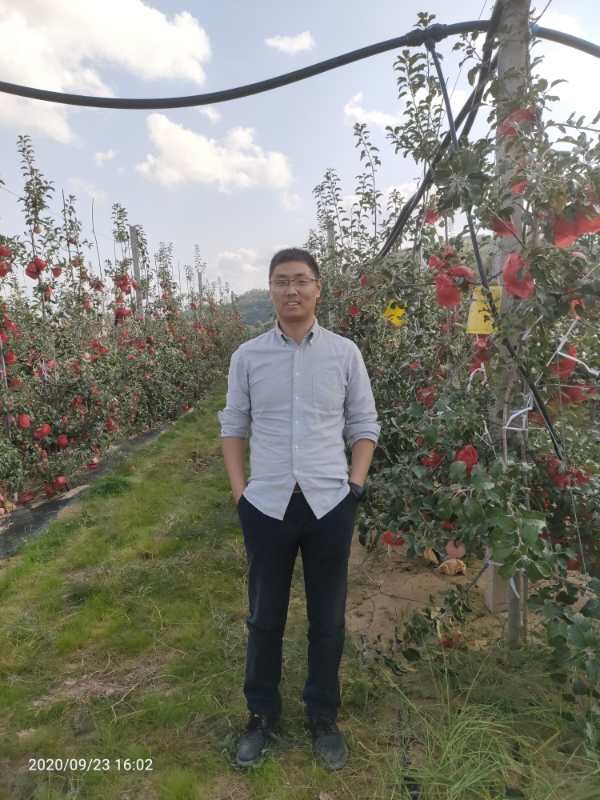 8d98355b8bca49d3866d87c0e796ad97.jpg 简历照片.jpg