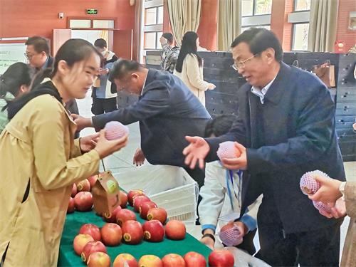 278575bbd910498c89e71ad35c502ab1.jpg 苹果发放.jpg