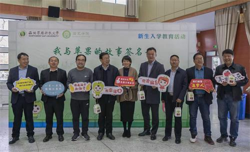 c887905fe4e846bda24328f80b79b4c0.jpg 领导合影.jpg